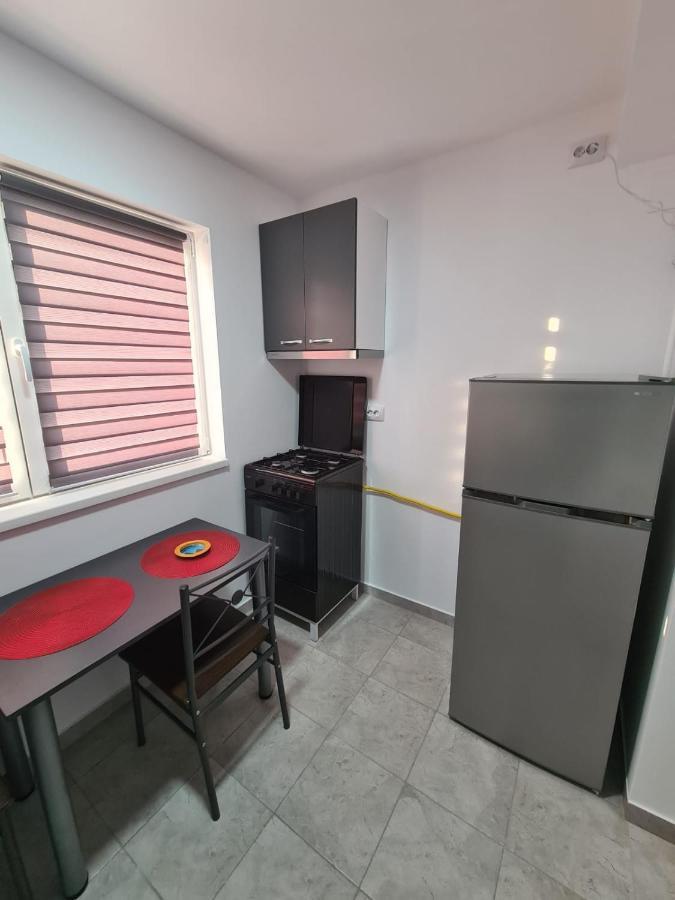Garsoniera Luxury Kevin Apartment Pitesti Bagian luar foto