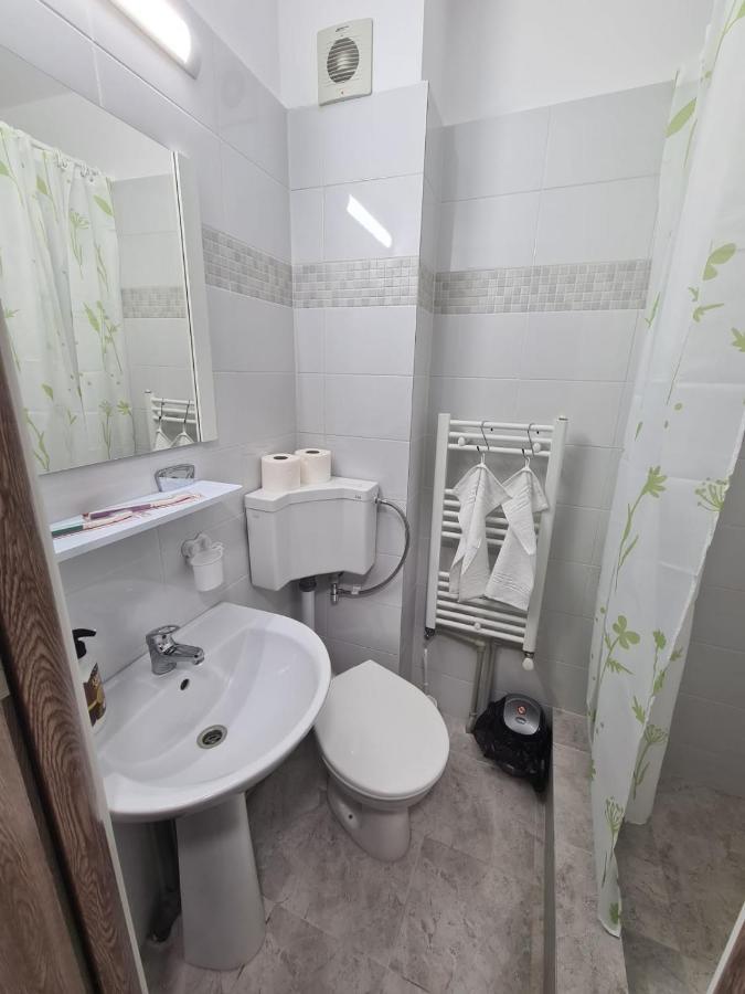 Garsoniera Luxury Kevin Apartment Pitesti Bagian luar foto