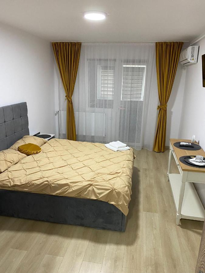 Garsoniera Luxury Kevin Apartment Pitesti Bagian luar foto